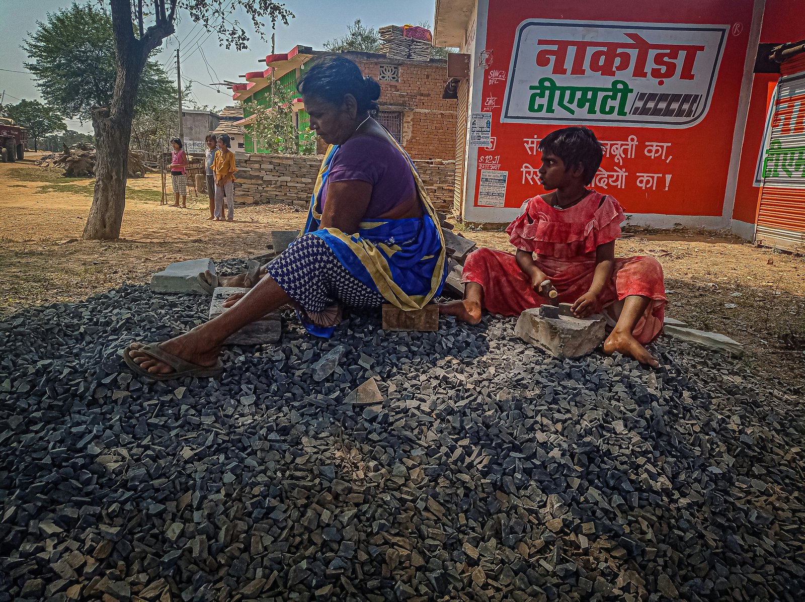A mother and child breaking stones for work in rural Jharkhand