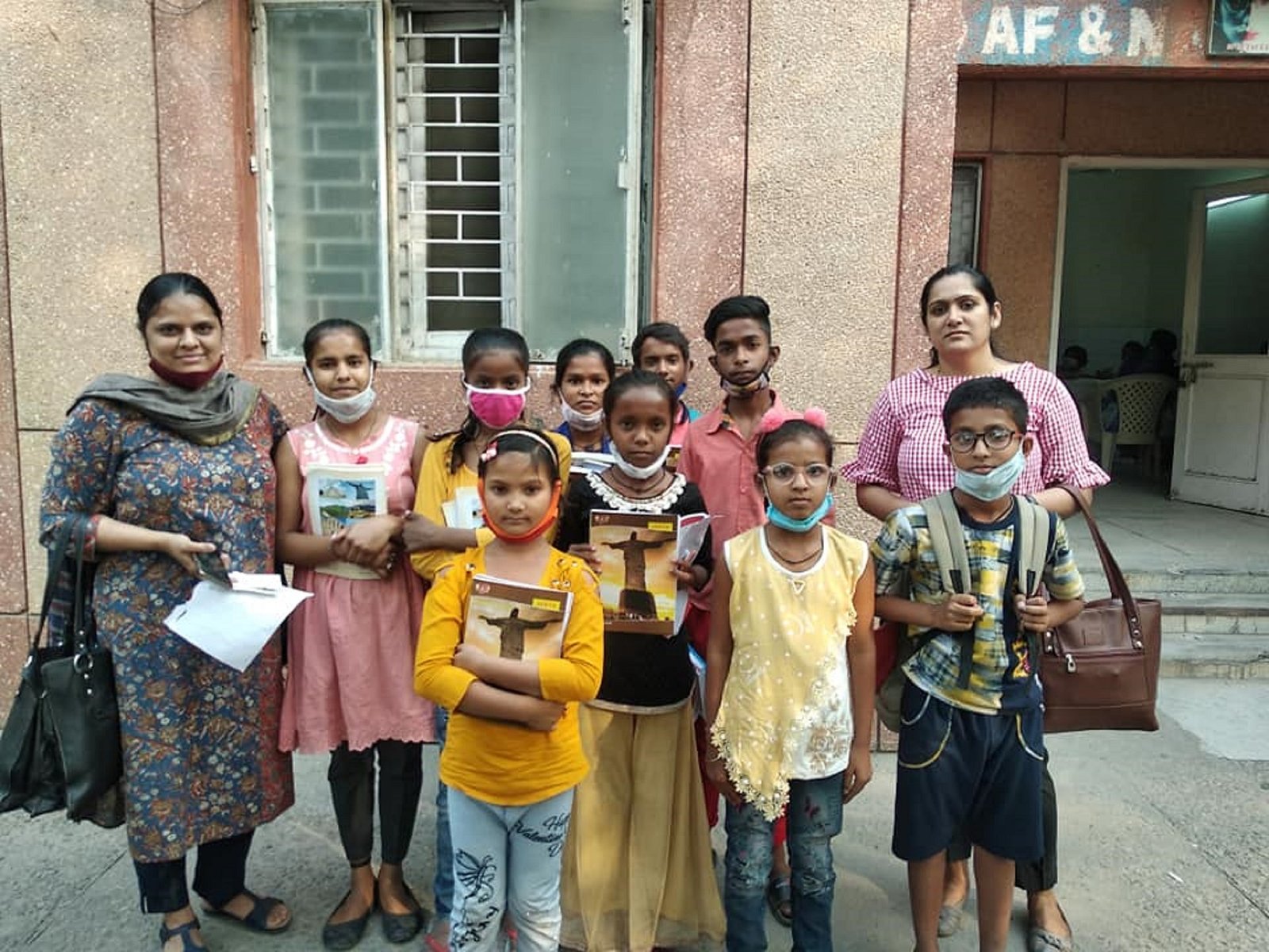 A Nai Roshni team member coordinating with children during an outreach visit